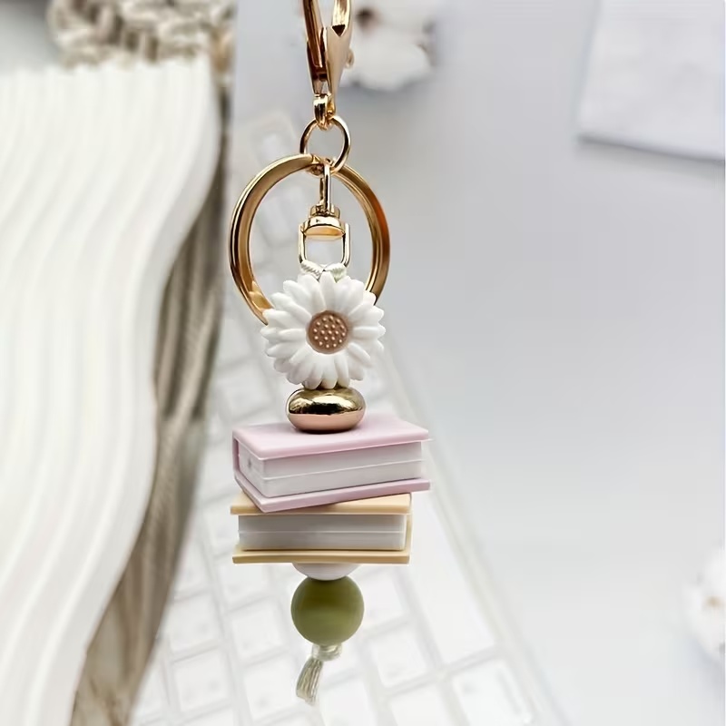 Брелок із ромашкою та книжками aesthetic keychain для рюкзака