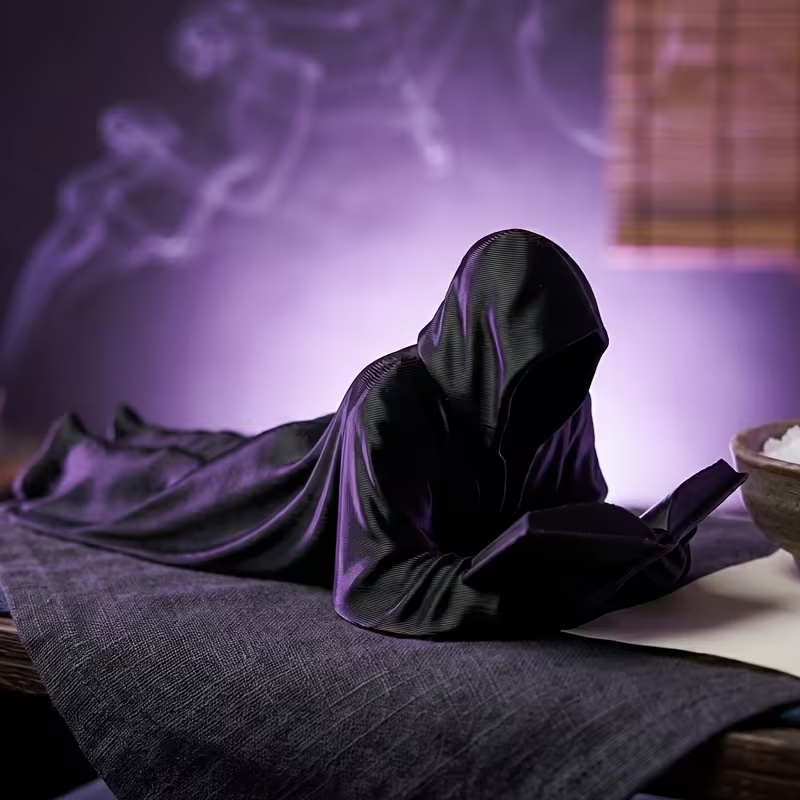 Декоративна статуетка “Dark Reader” gothic book decor