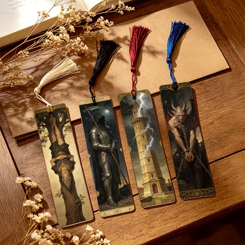 Fantasy dark aesthetic закладка для книг із пензликом