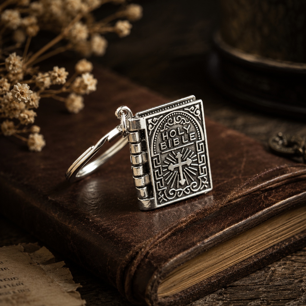 Міні брелок-книжка Holy Bible vintage keychain