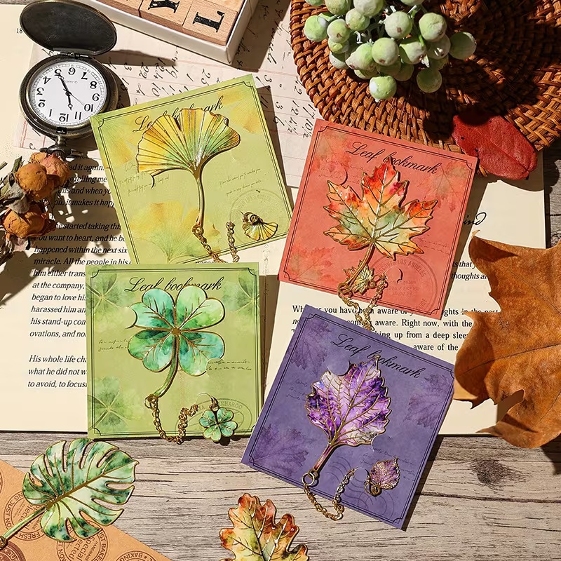 Металева закладка для книги «Vintage Leaves» з декоративною підвіскою